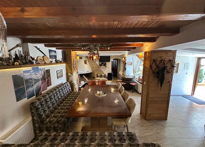 Niki House